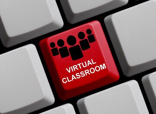 Een rode toets op een toetsenbord waar virtual classroom opstaat.